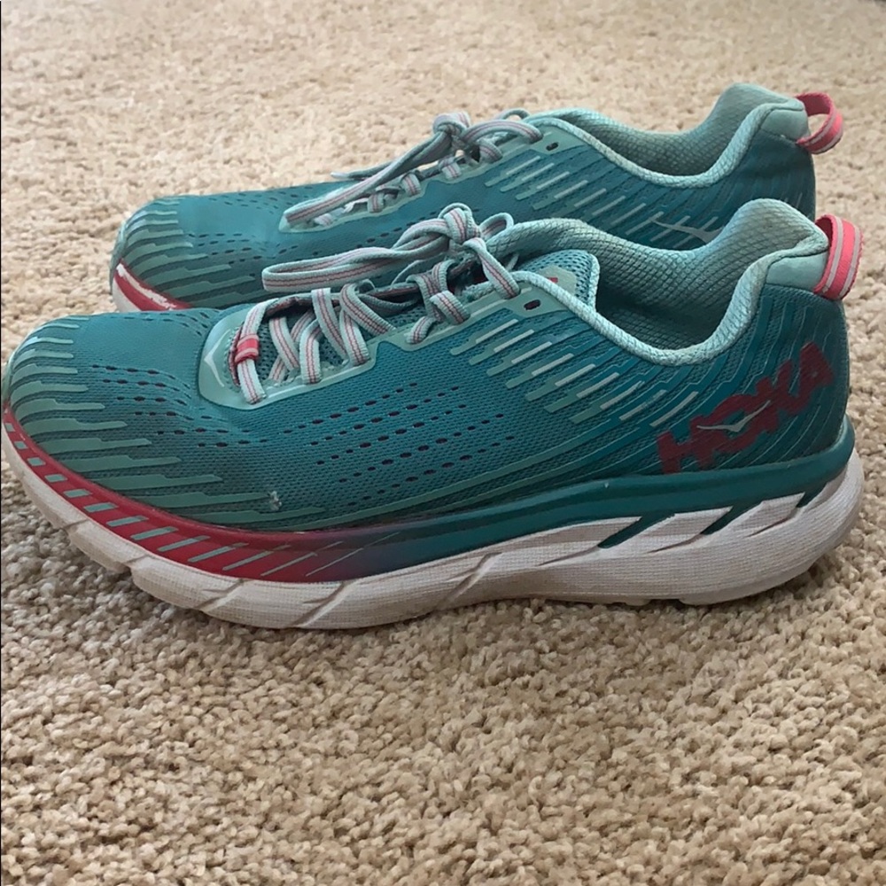 Hoka Clifton 5’s size 8.5